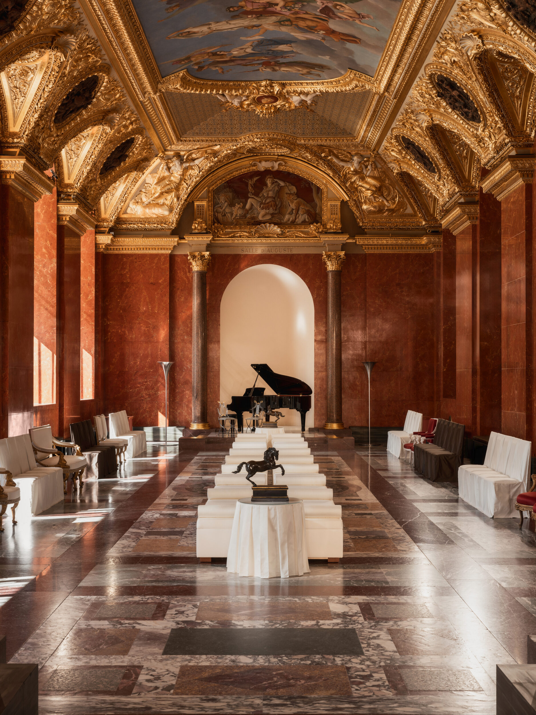 Design and Scenography of Nicolas Ghesquière’s Louis Vuitton fashion show (Women SS26), © Matthew Avignone, Production : LA MODE EN IMAGE/WORK - Marie-Anne Derville