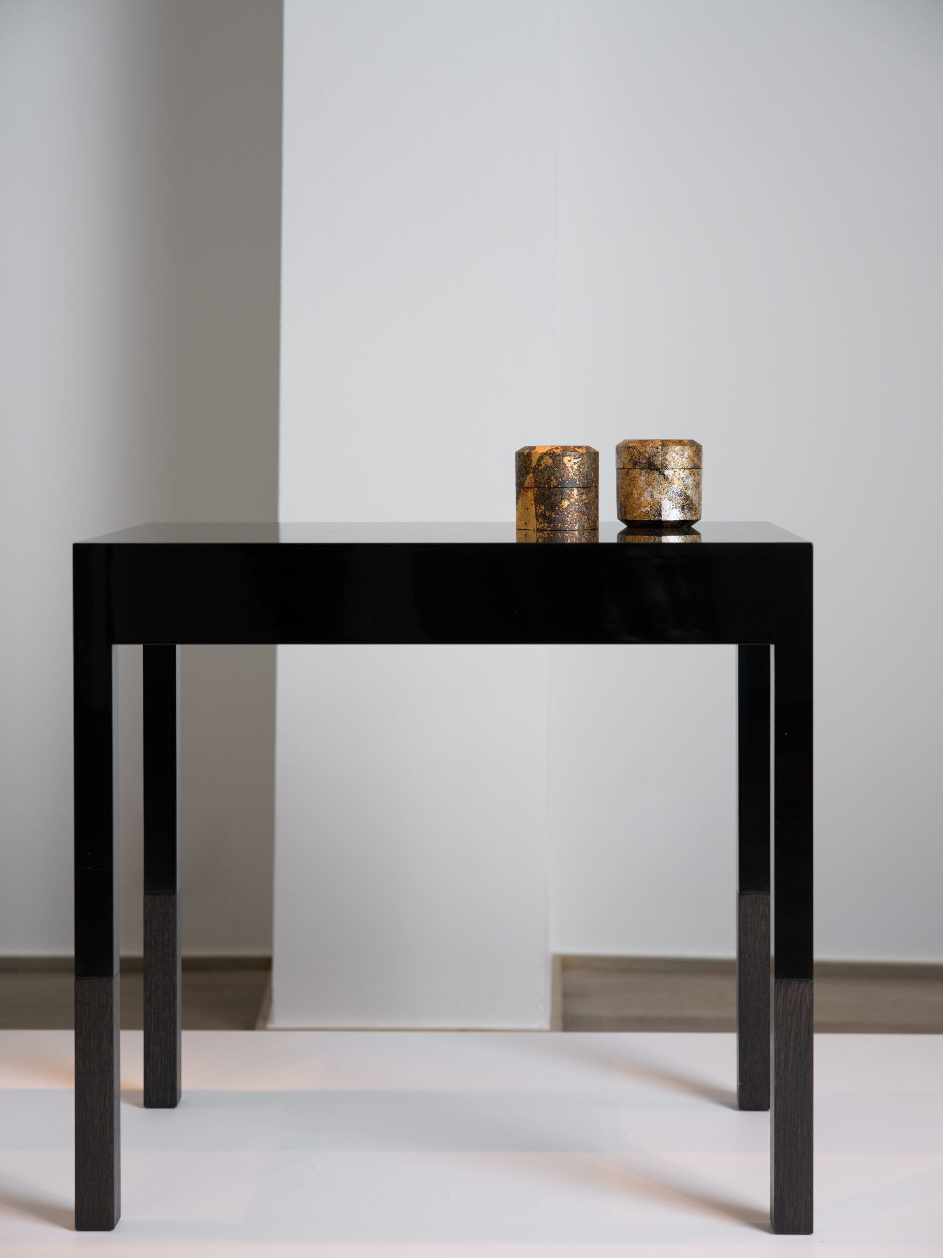 M.A.D line of furniture in collaboration with Giustini/Stagetti, exhibition at Pierre-Marie Giraud, © Omar Golli - Marie-Anne Derville