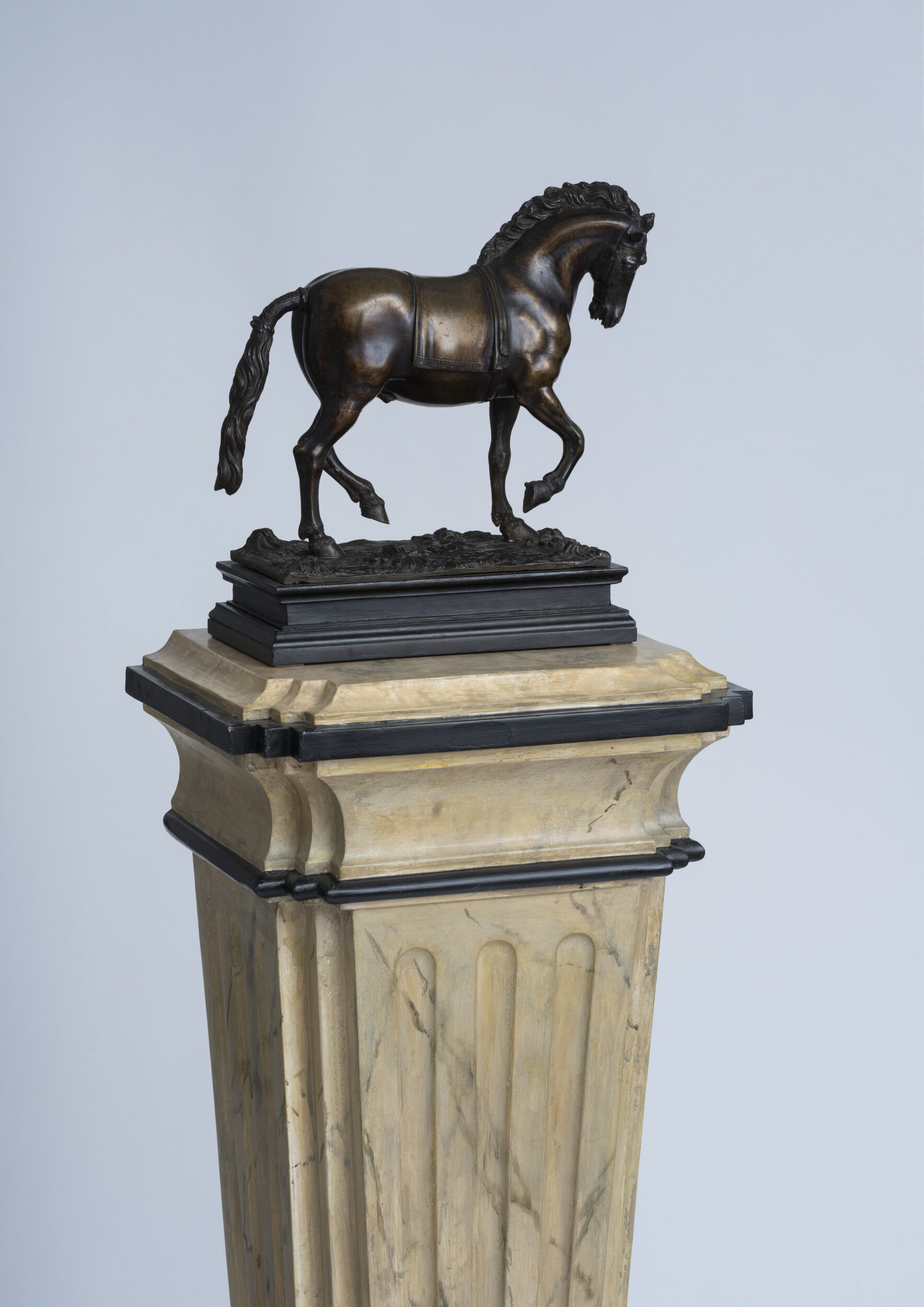 One plaster pedestal cast after a 1940s model - Marie-Anne Derville