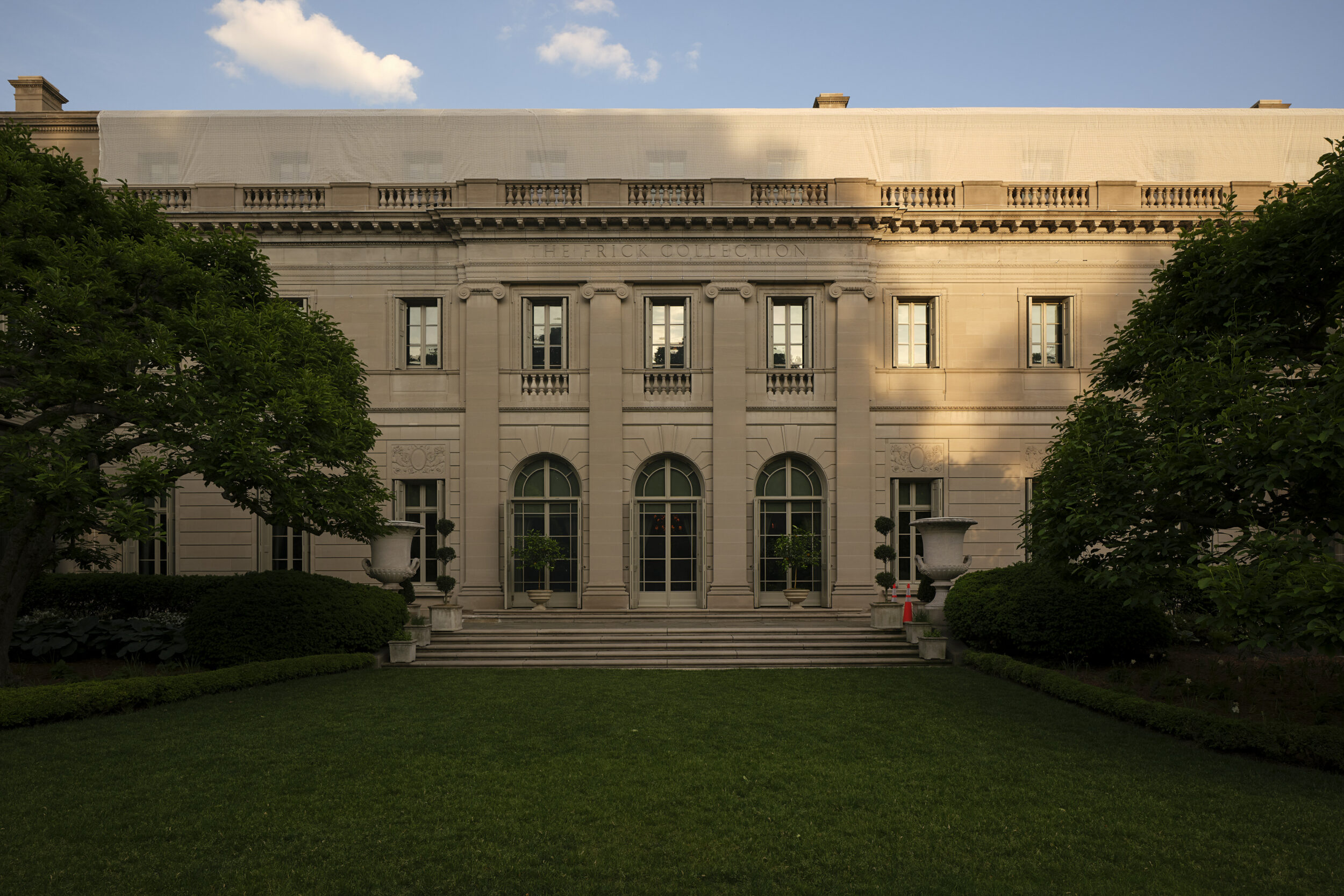 Design for Louis Vuitton Cruise 27 by Nicolas Ghesquière at Frick Collection © Adrian Gaut - Marie-Anne Derville